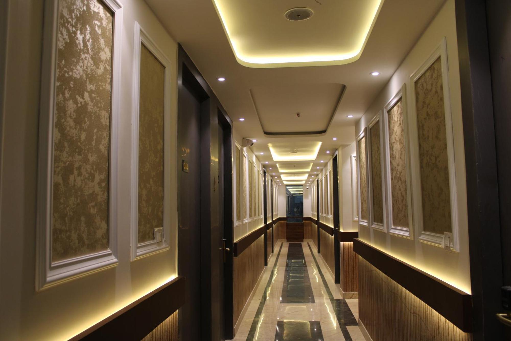 Hotel Gold Stone Kanpur Exterior photo