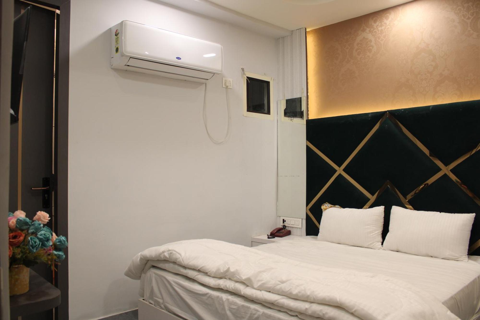 Hotel Gold Stone Kanpur Exterior photo